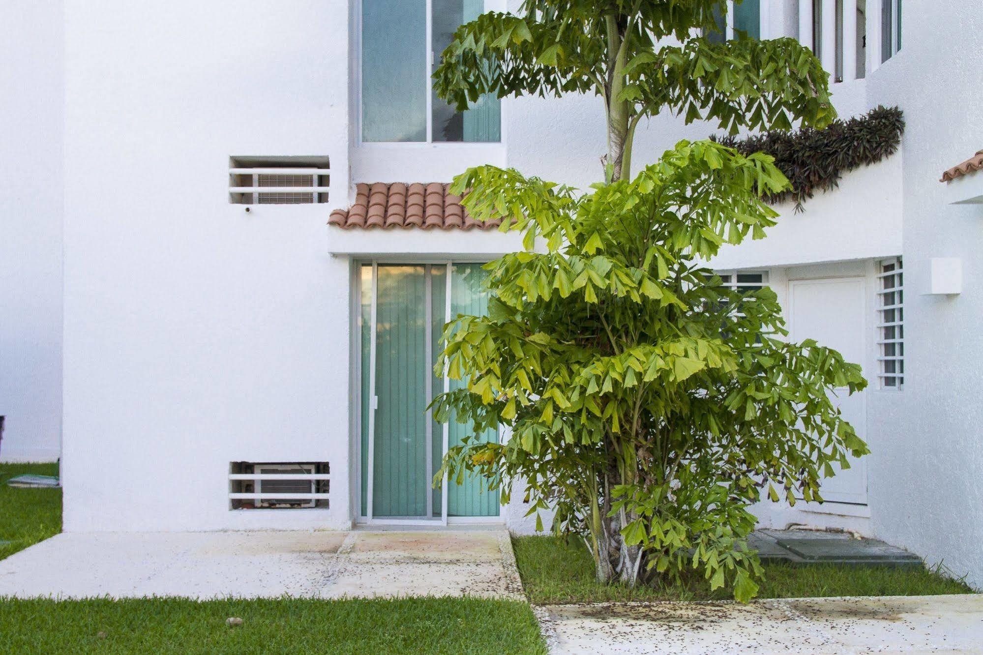 Las Gaviotas Hotel & Suites Cancún Exterior foto